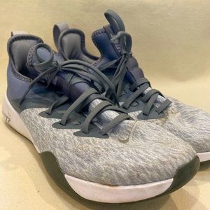 Women’s Nike tennis shoes